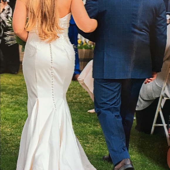 ATELIER PRONOVIAS Barcelona Trumpet Style Wedding Dress - Picture 6 of 9